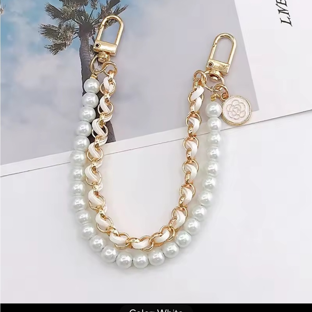 Elegant Gold and White Chain Phone Case Accessory
